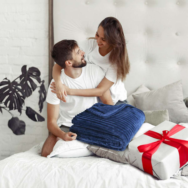 Cobija de Flanel de Rayas matrimonial Azul MarinoRecibiendo como Regalo