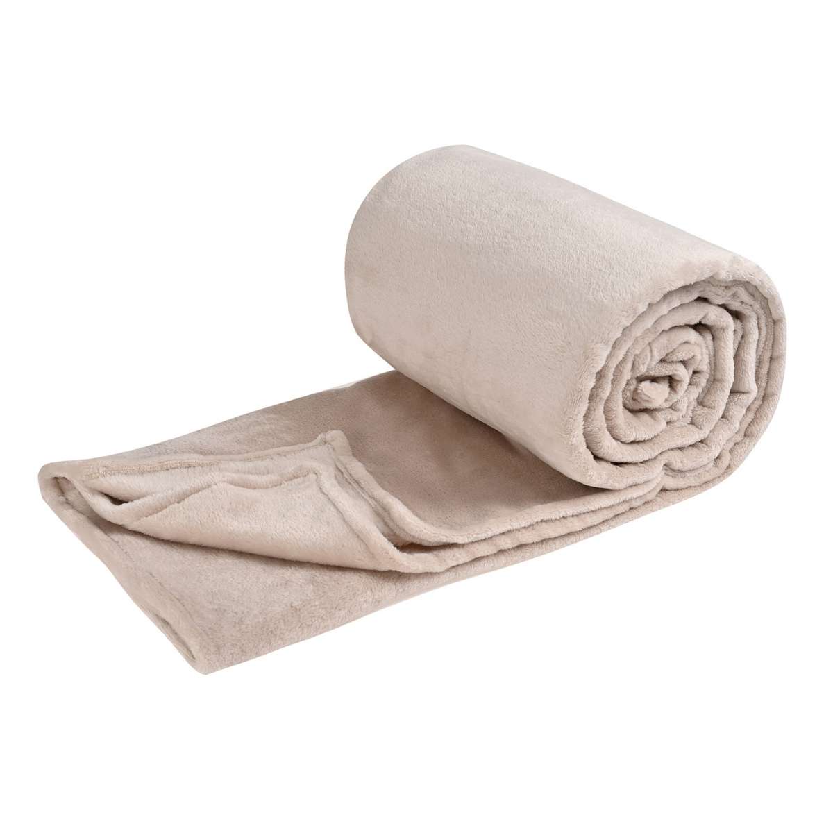 Cobija de flanel color arena tamaño queen size doblada en forma de rollo