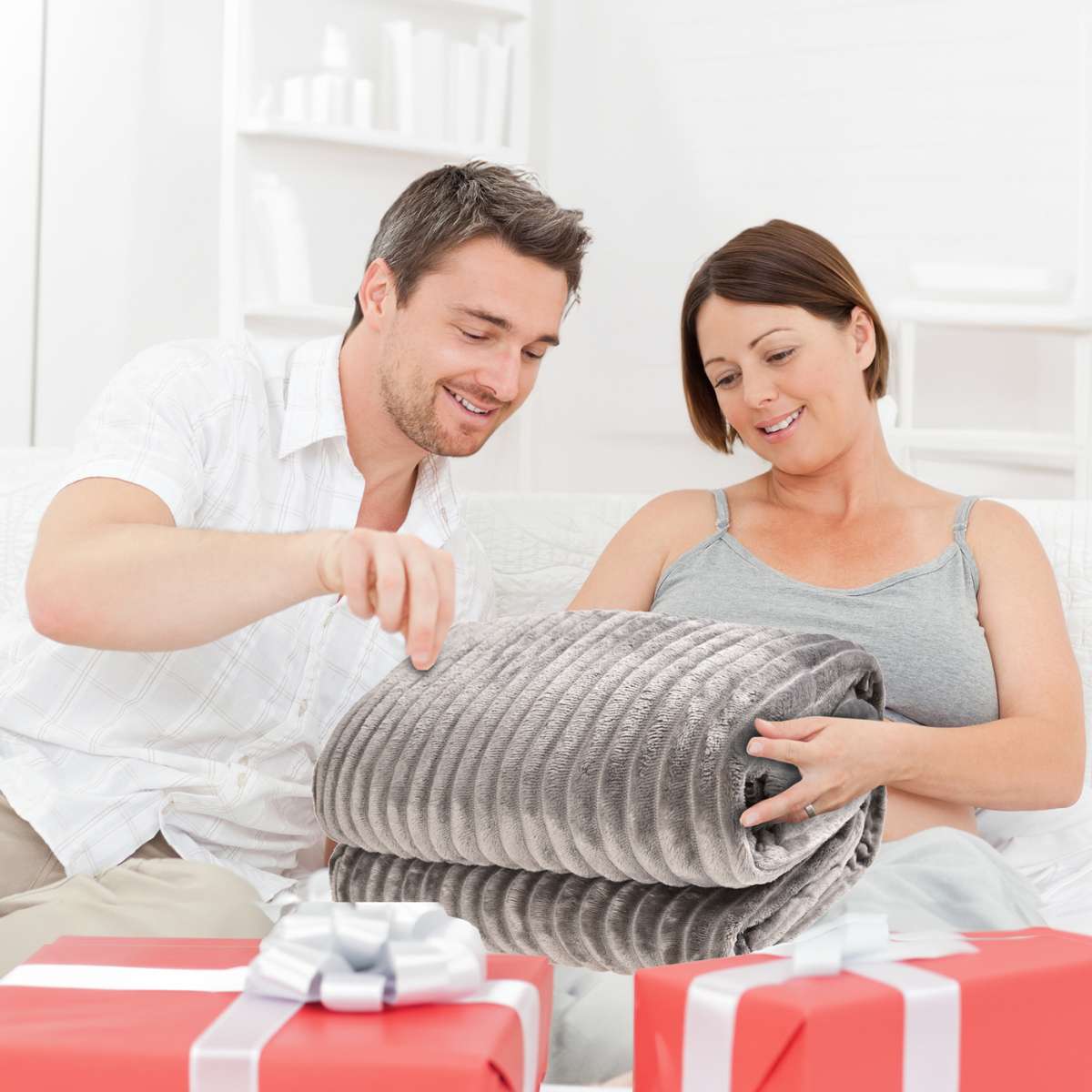 Cobija de Flanel de Rayas matrimonial Gris Claro Recibiendo como Regalo